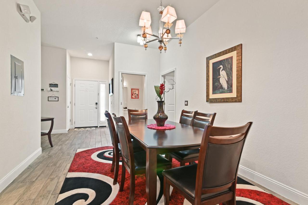 Cristina's Tropical Villa/ Just Minutes From Disney! Apartment