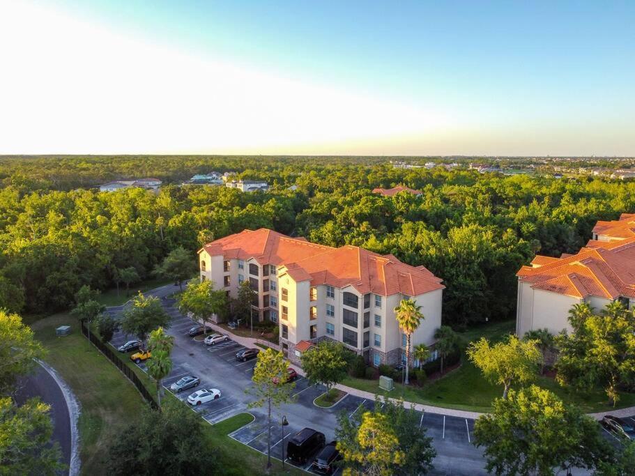Apartment Vacation Fun Spot! Floor! Perfect For Families And Golfers! *