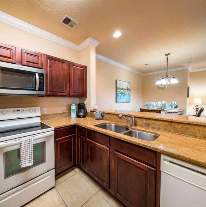 Vacation Fun Spot! Floor! Perfect For Families And Golfers! *