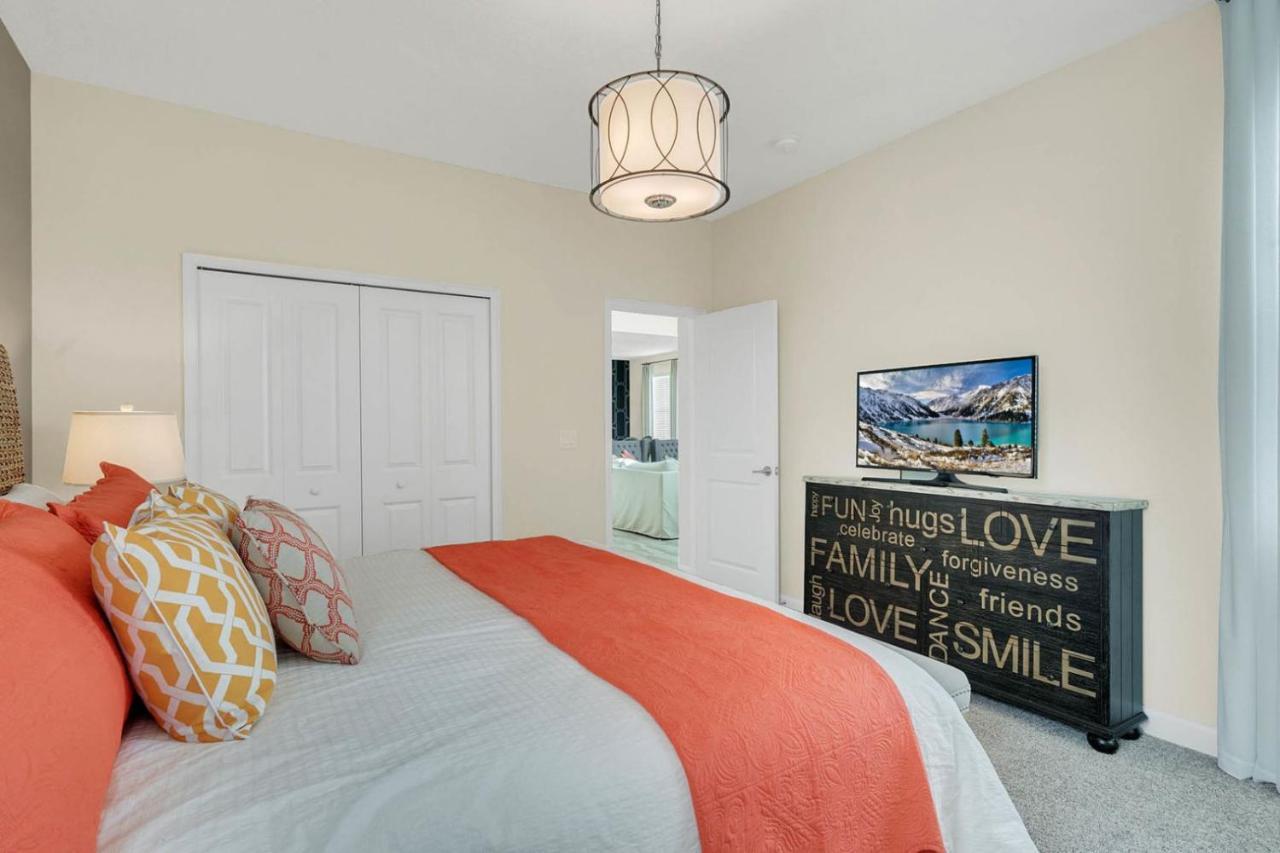 Five Bedrooms Single Family 4759 Holiday home *