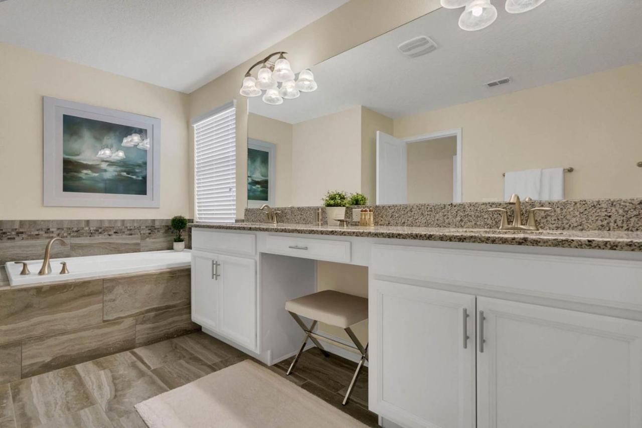 Five Bedrooms Single Family 4759 * Kissimmee