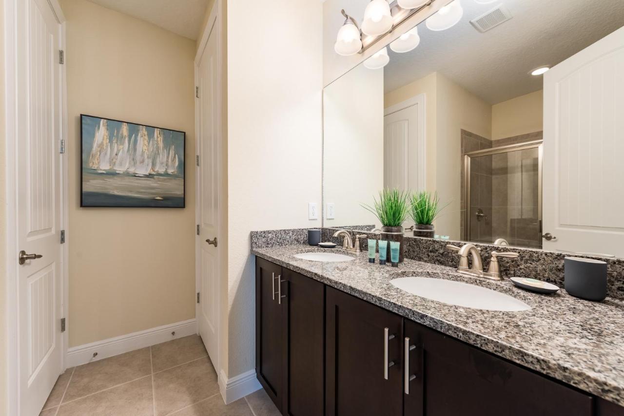 Encore Reunion 8 Bd Sleeps 17 W Pool & Spa Close To Disney 461 Holiday home