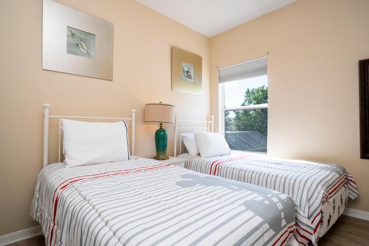 Holiday home Stunning 5 Bd W/ Pool Close To 7420