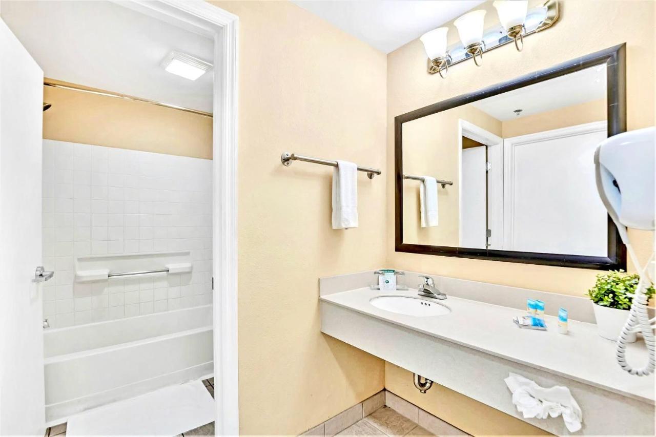 1br With Two Queen - Bbq Grill Pool And Hot Tub Apartment *