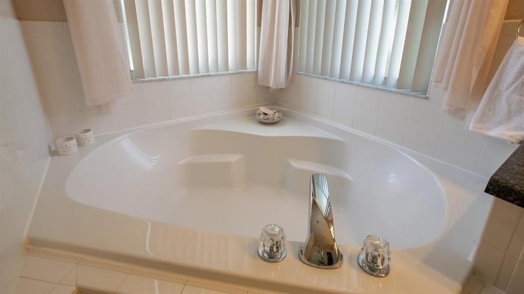 South Facing Tropical Oasis- Minutes To Legoland Holiday home
