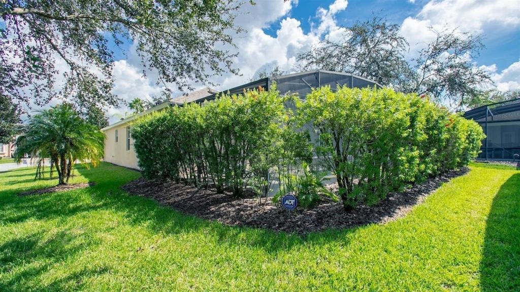South Facing Tropical Oasis- Minutes To Legoland Holiday home *