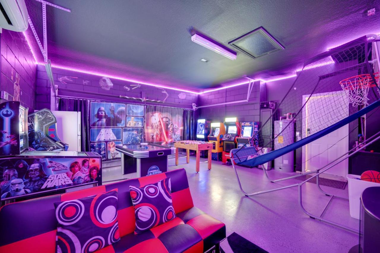 Escape With Arcade, Pool And Themed Rooms! Holiday home *