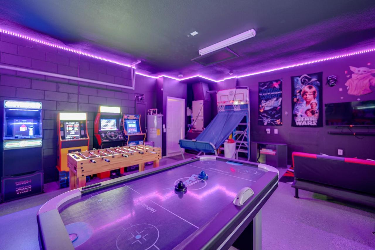 Escape With Arcade, Pool And Themed Rooms! Holiday home