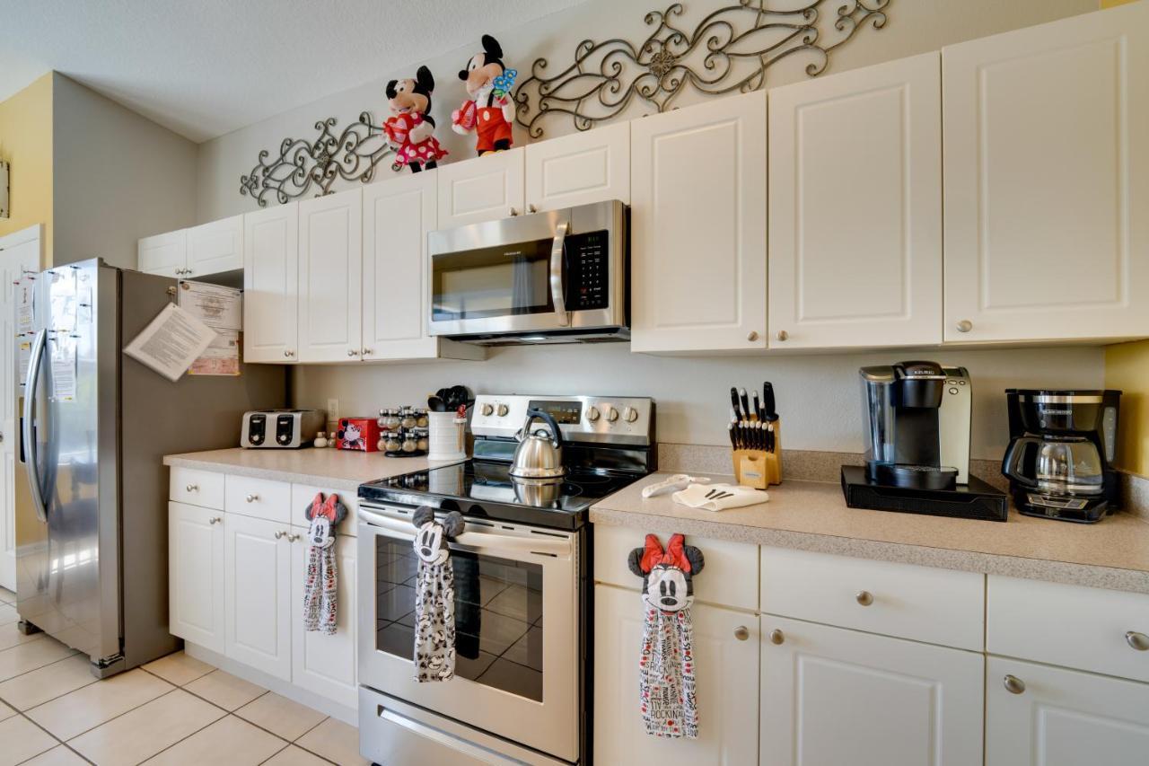 Holiday home Escape With Arcade, Pool And Themed Rooms!
