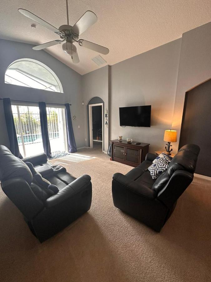 Sweet 4 Bedroom 3 Bath Pool & Davenport