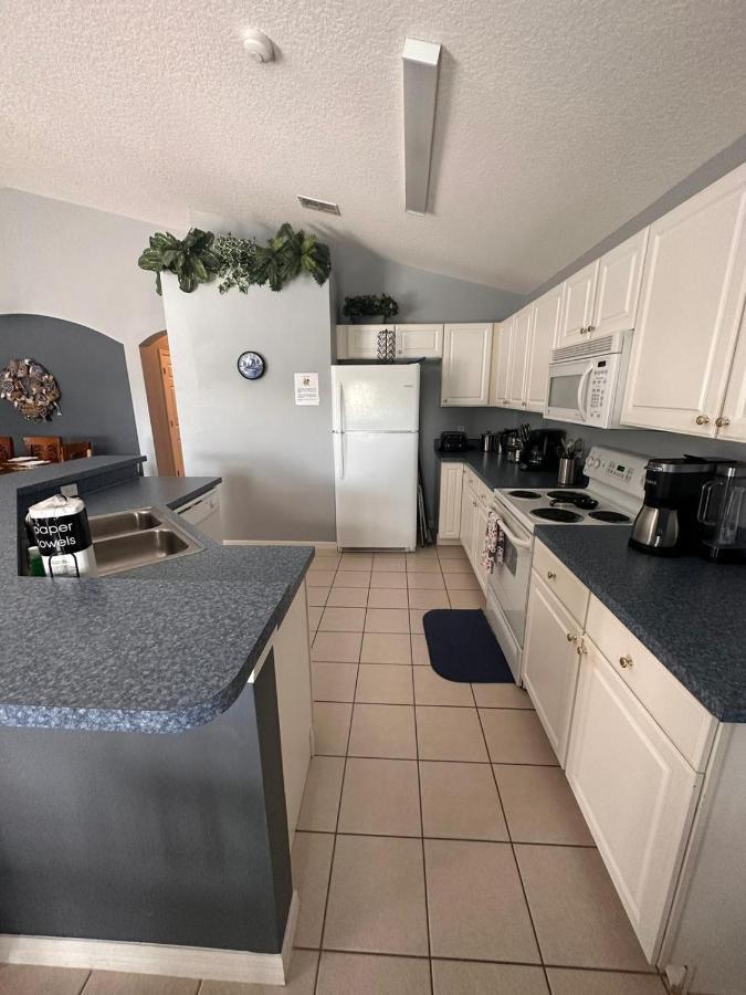 Holiday home Sweet 4 Bedroom 3 Bath Pool & Davenport