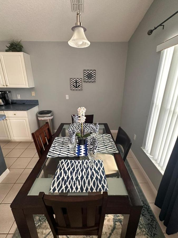 Sweet 4 Bedroom 3 Bath Pool & Davenport