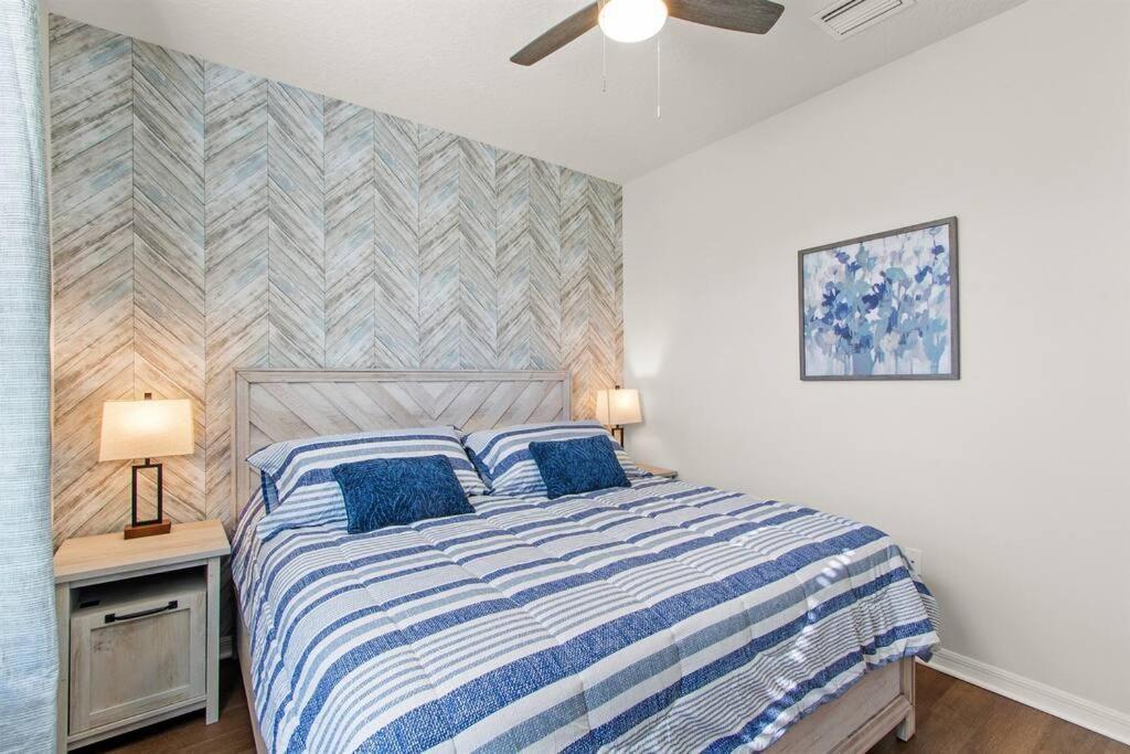 Holiday home Luxury 5bd/5bh With Pool/bbq Universal *