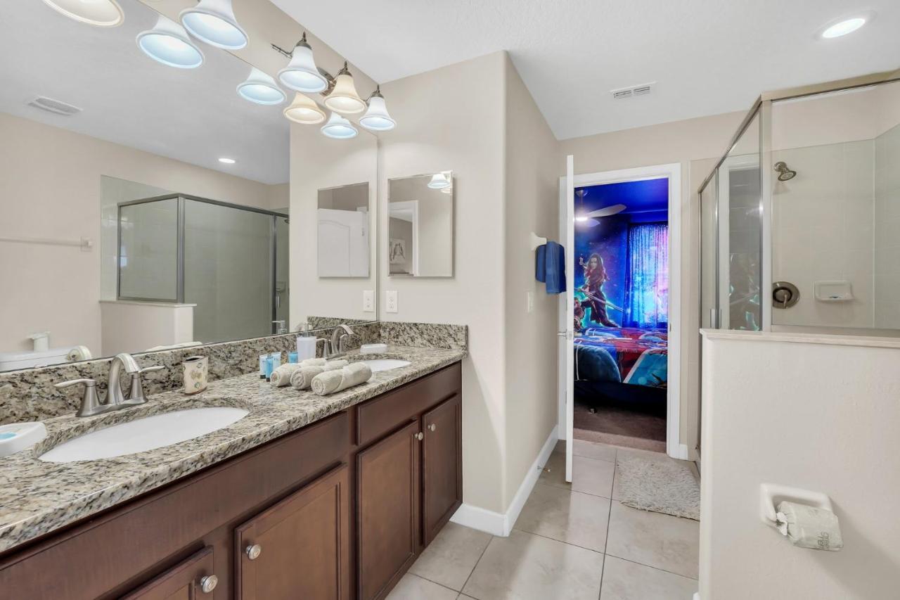Stunning 9-br Themed With Free Access To A Water Park! Davenport