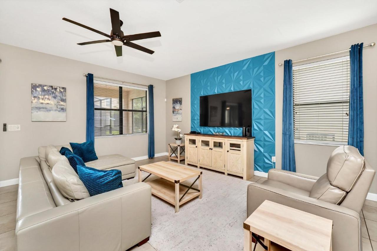 Stunning 9-br Themed With Free Access To A Water Park! Villa