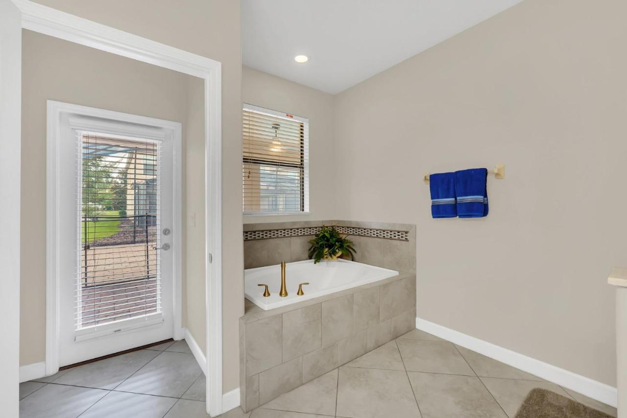 Stunning 9-br Themed With Free Access To A Water Park! Villa *