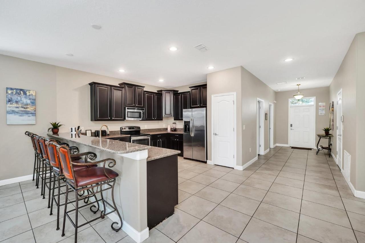 Stunning 9-br Themed With Free Access To A Water Park! Villa *
