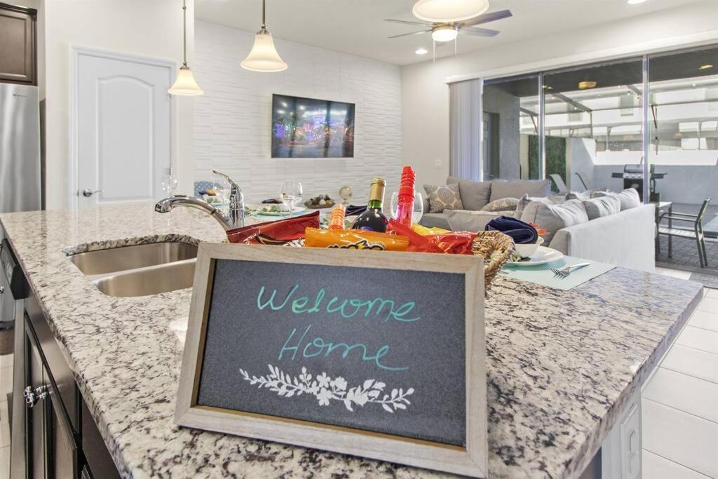 Holiday home Luxury 5bd/5bh With Pool/bbq Universal *