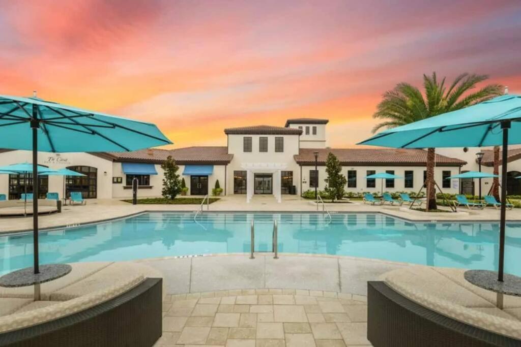 Holiday home Luxury 5bd/5bh With Pool/bbq Universal *
