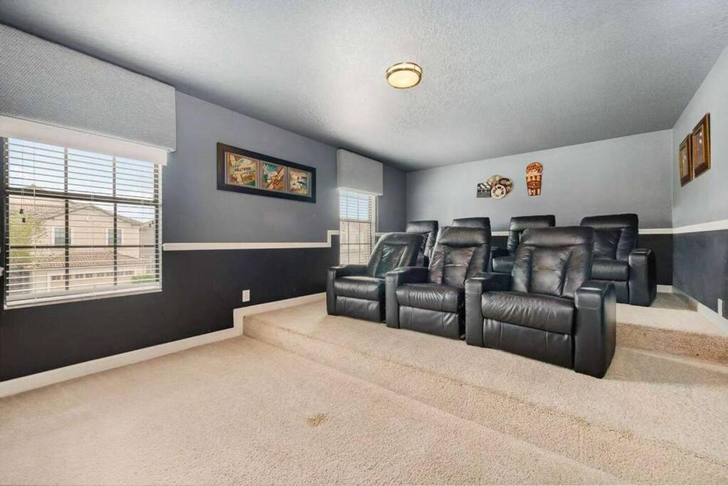 Upscale Family Withcustom Arcade, Theatre Villa *