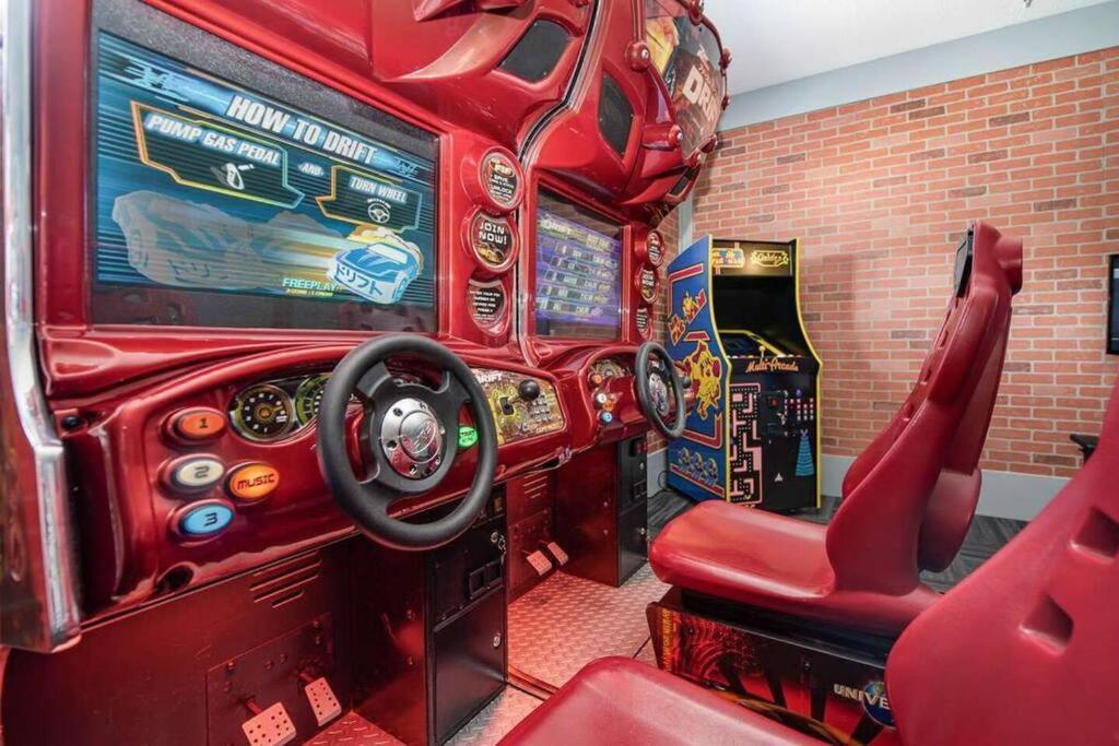 Villa Upscale Family Withcustom Arcade, Theatre *