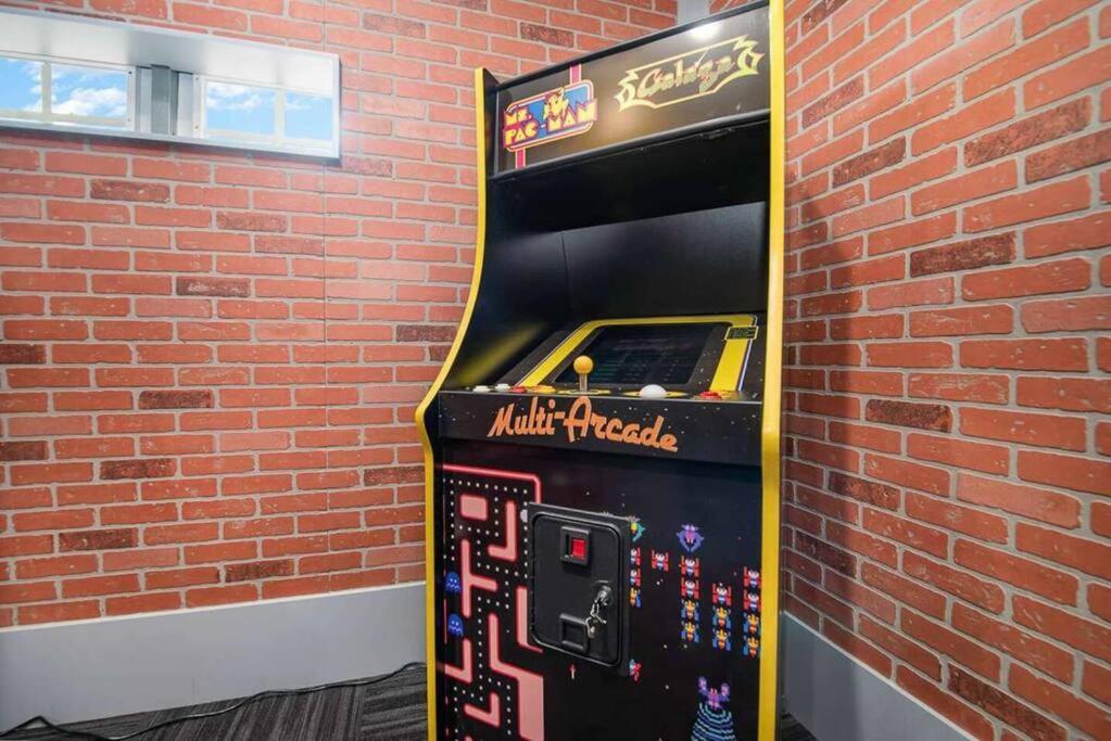 Upscale Family Withcustom Arcade, Theatre Villa
