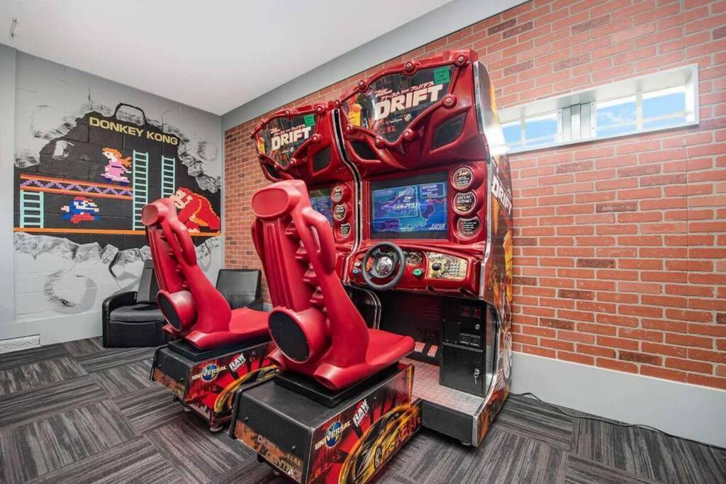Villa Upscale Family Withcustom Arcade, Theatre