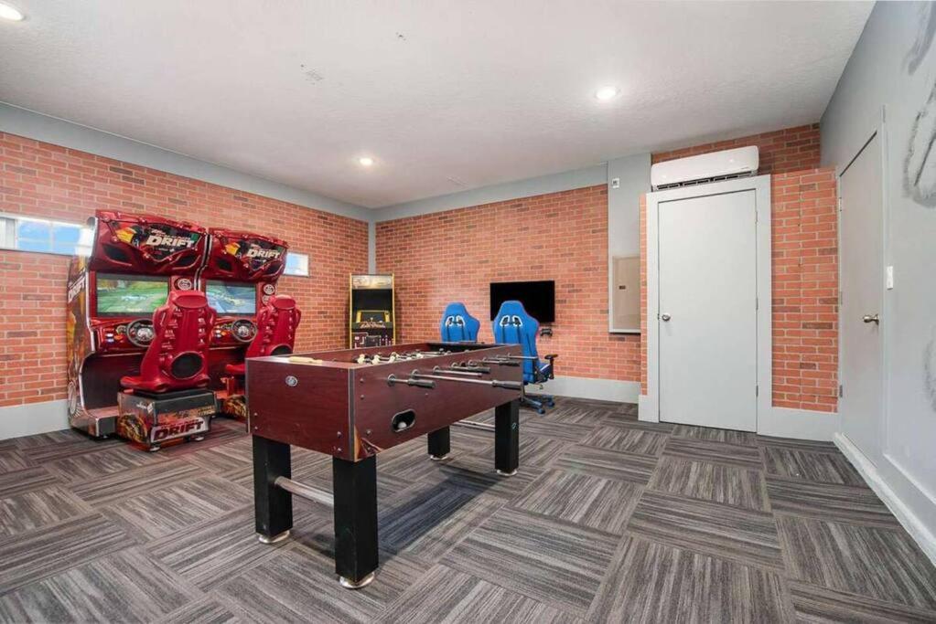 Villa Upscale Family Withcustom Arcade, Theatre *