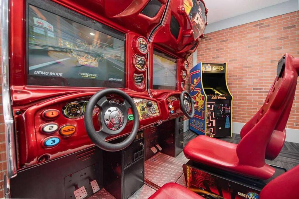 Upscale Family Withcustom Arcade, Theatre Villa