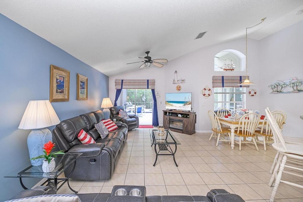 Cozy Private At Terra Resort, South Facing Pool Spa, Near Disney, Seaworld Holiday home Kissimmee