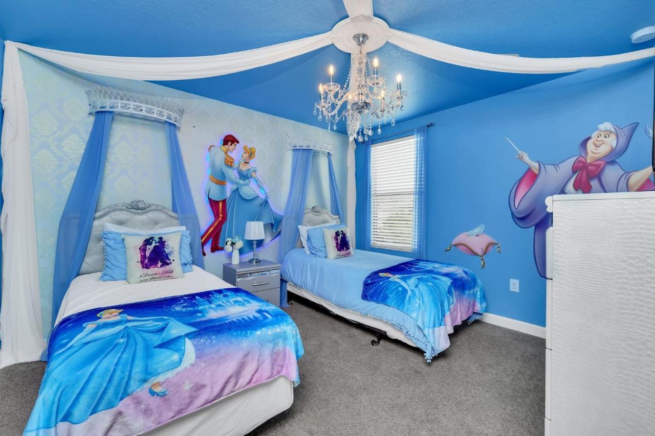 Stunning 9-br Themed With Free Access To A Water Park!