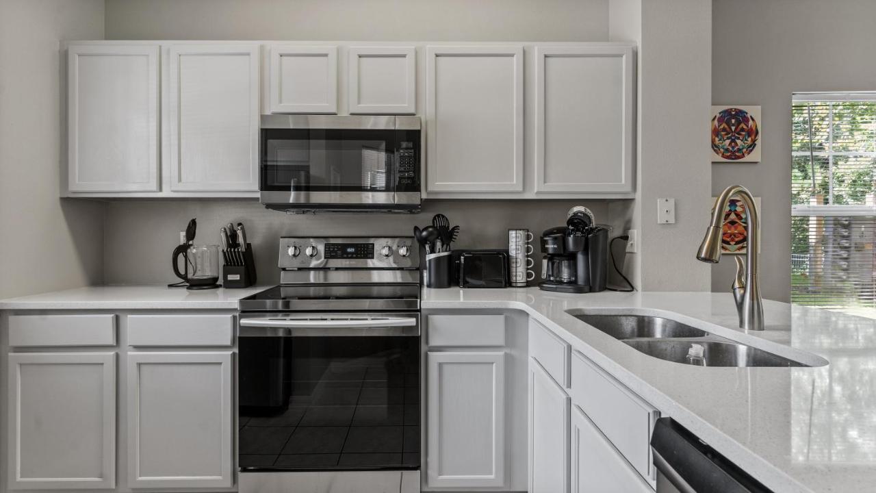 Bsv8445 Beautiful 3 Bd Ba Townhome With Balcony In Emerald Island Holiday home