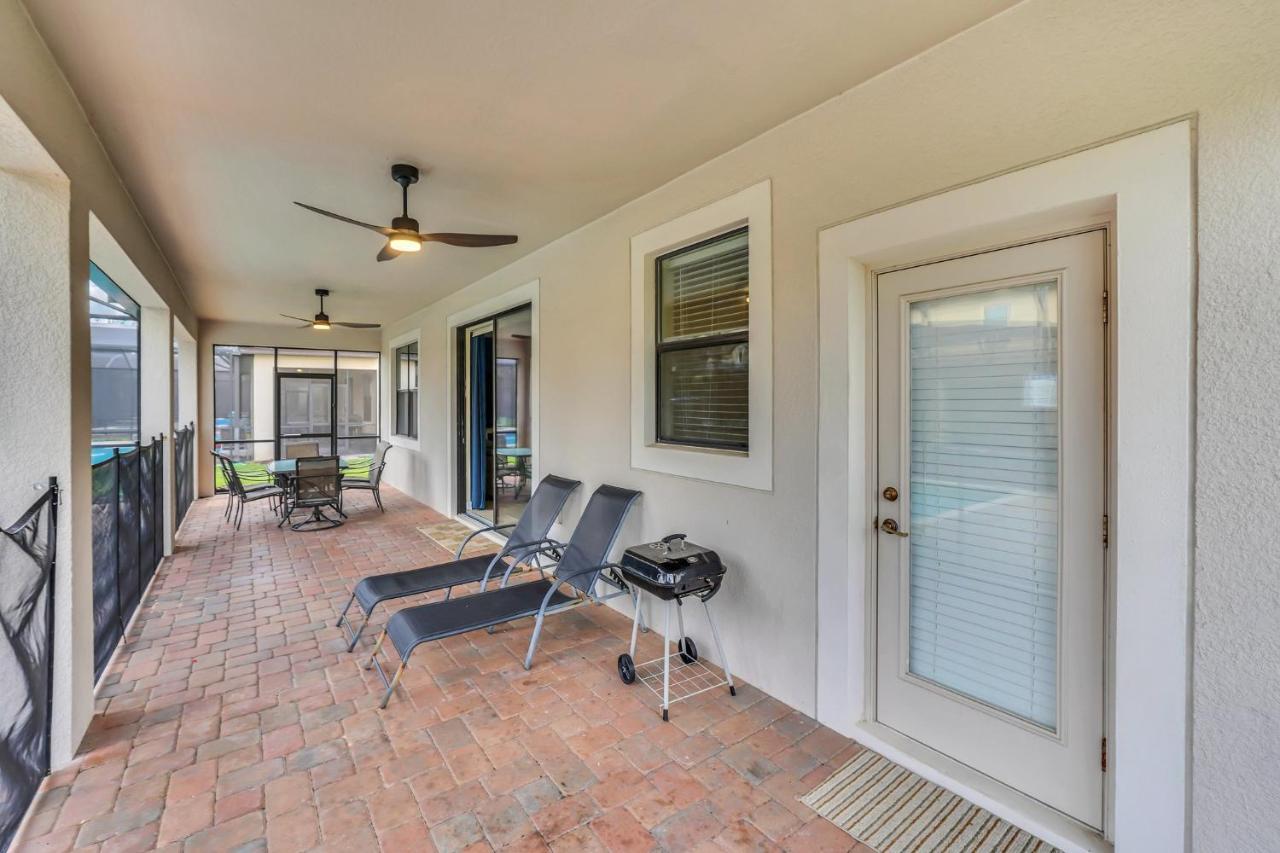 Stunning 9-br Themed With Free Access To A Water Park! Villa