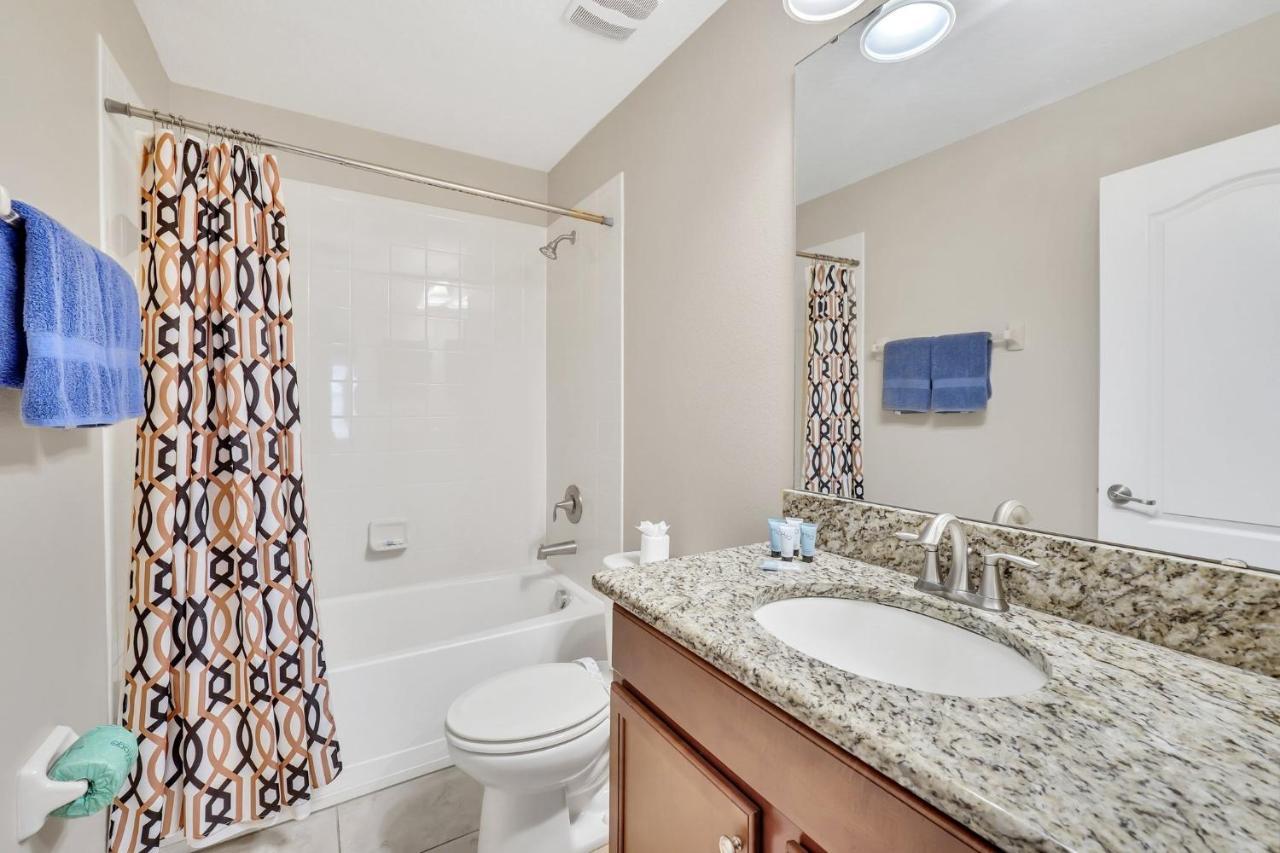Stunning 9-br Themed With Free Access To A Water Park! Villa *