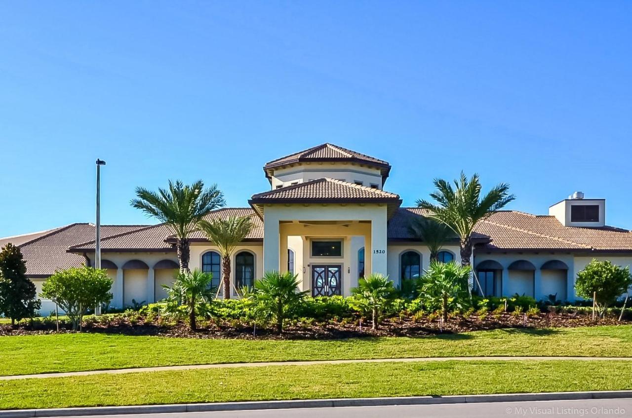 Stunning 9-br Themed With Free Access To A Water Park!