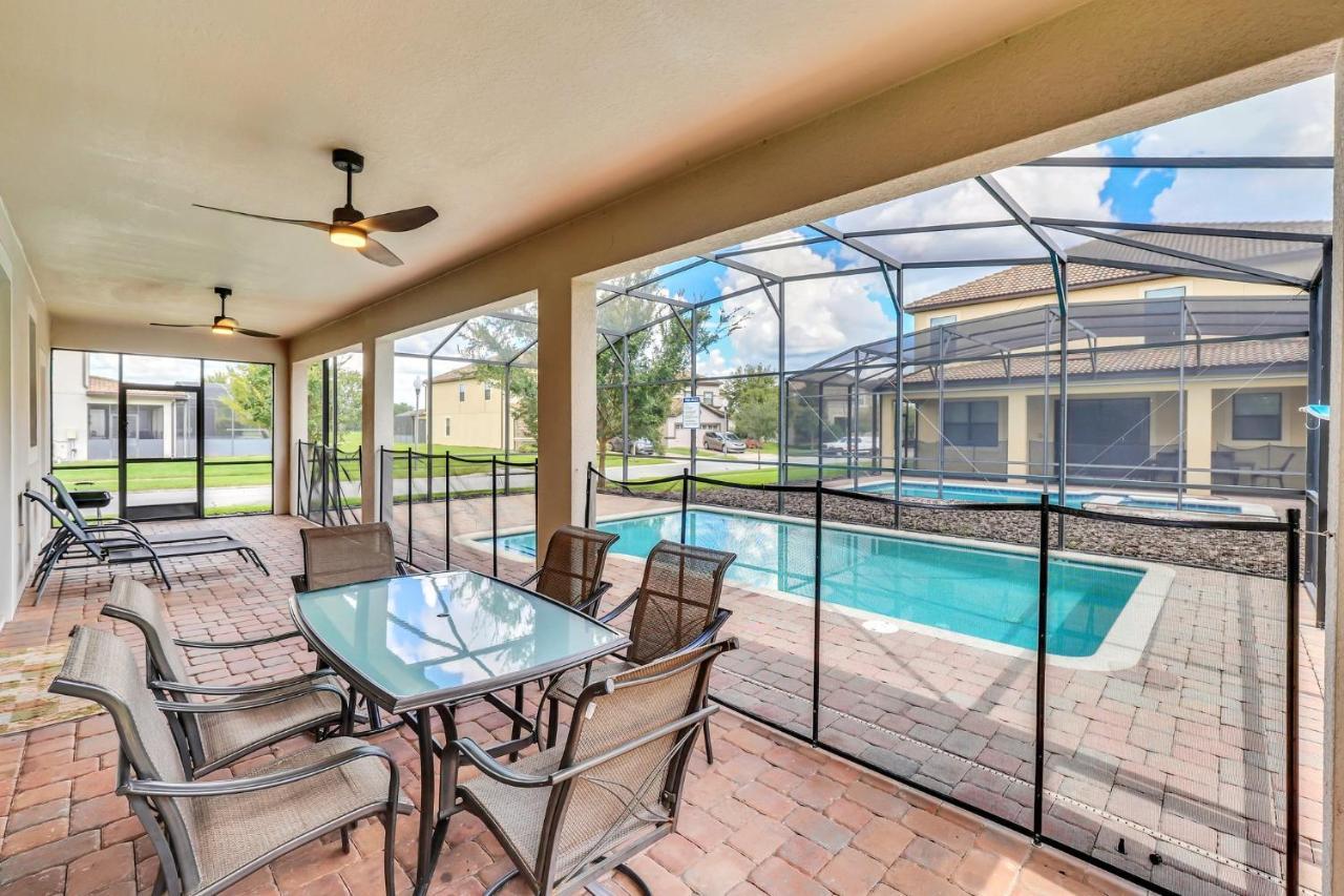 Stunning 9-br Themed With Free Access To A Water Park! Villa *