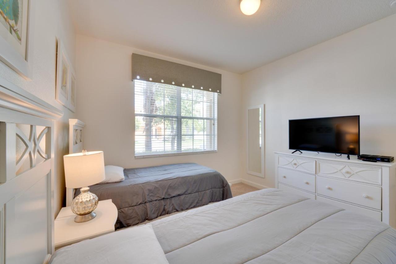 Spacious With Pool - 11 Mi To Disney! Holiday home Kissimmee