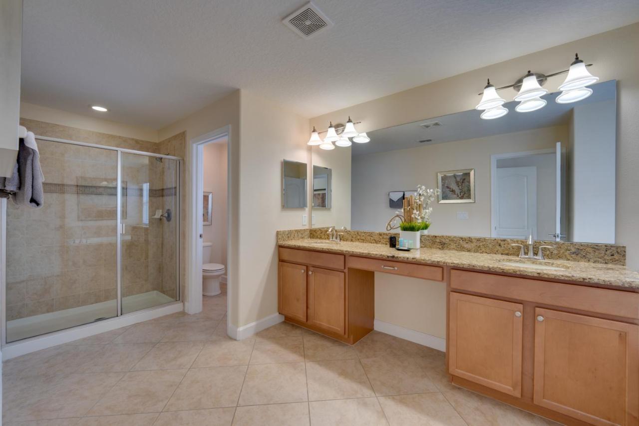 Spacious With Pool - 11 Mi To Disney! Holiday home Kissimmee