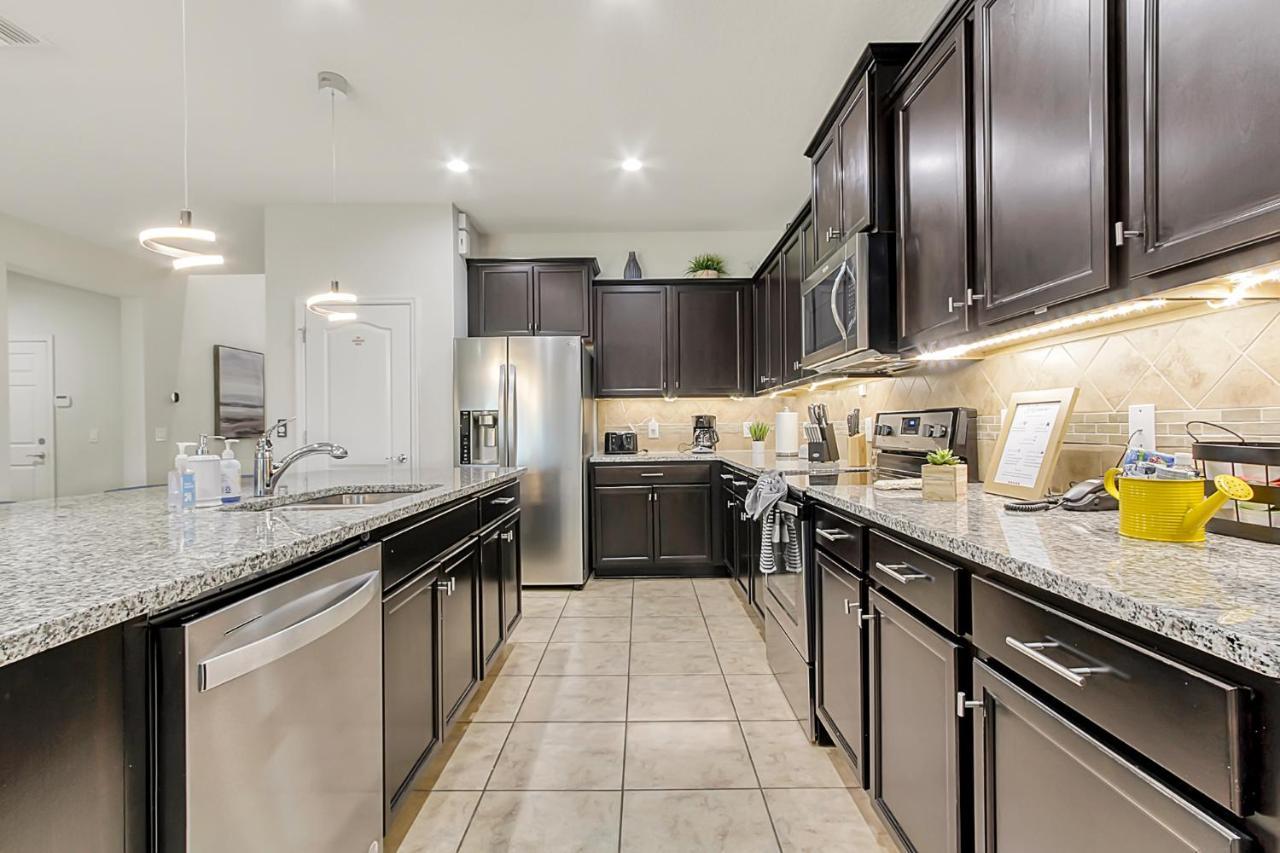 Villa 8br Near Disney-view/privacy/pool & Spa/ps5/ev Kissimmee