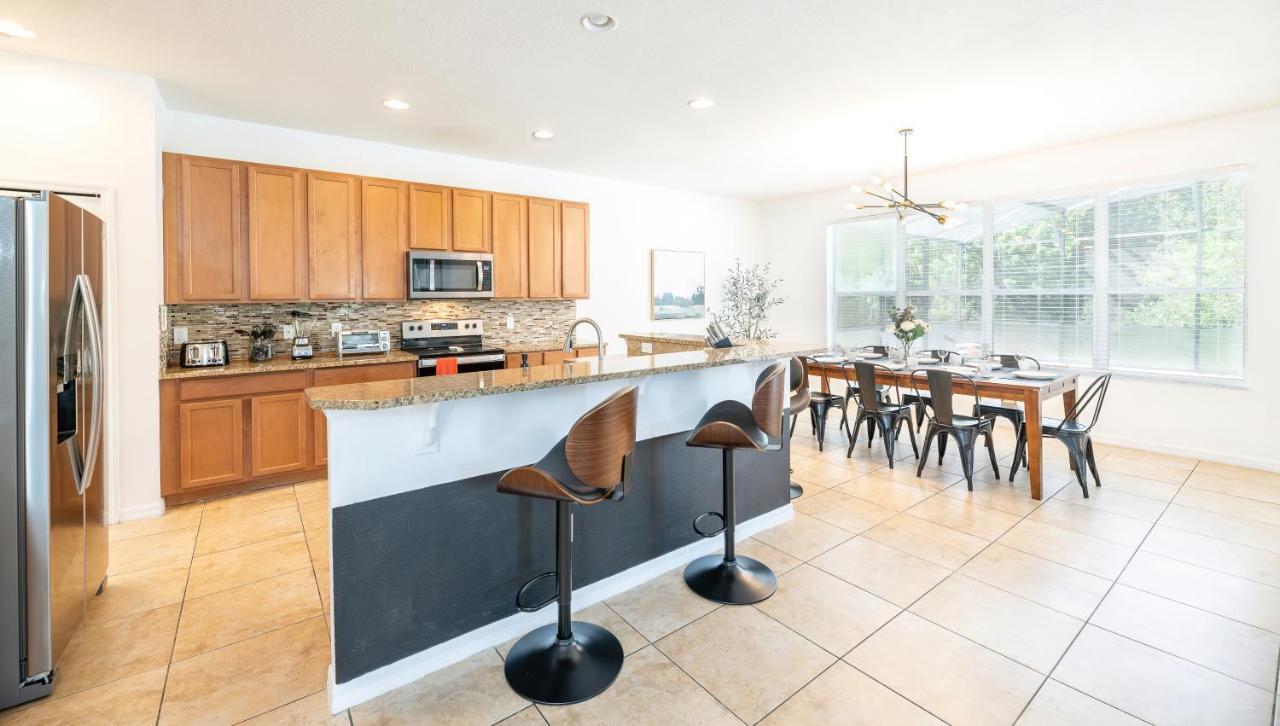 Huge 6br House - Private Pool Retreat Near Holiday home