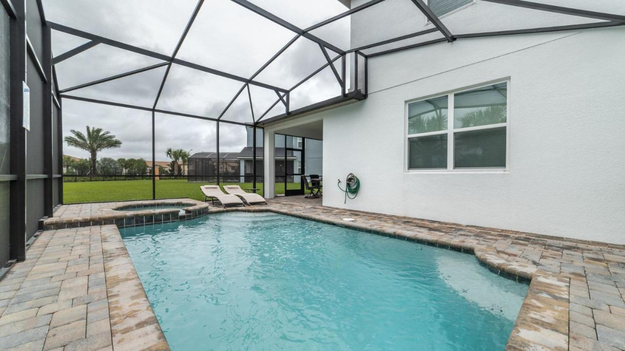 8961 Amelia Downs