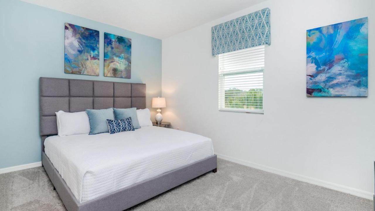 8989 Amelia Downs