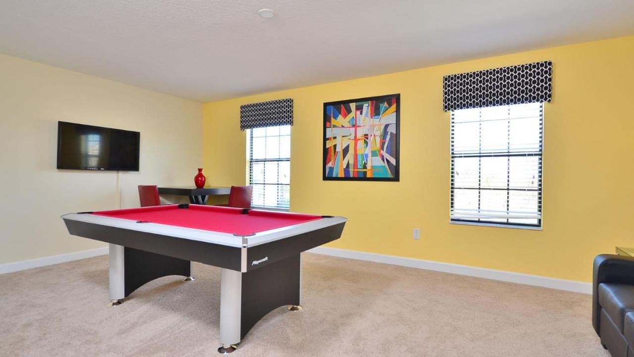 1424 Rolling Fairway Davenport