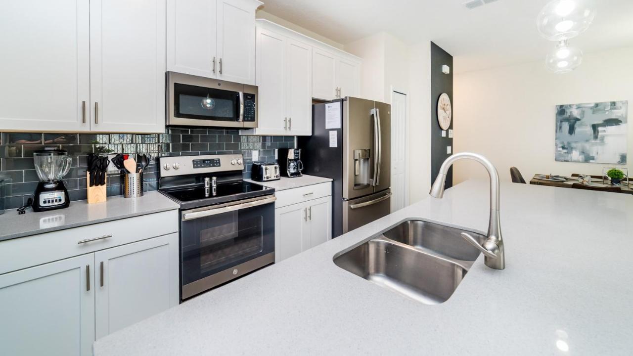 4951 Windermere *
