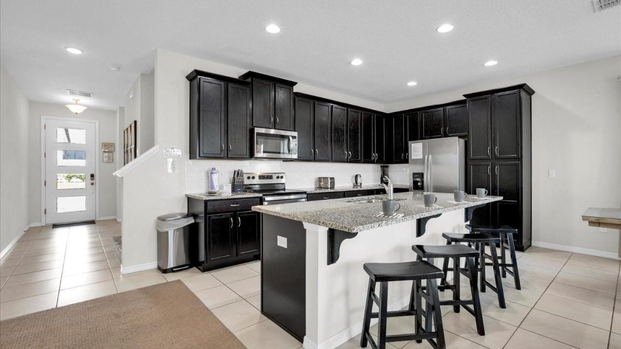 1531 Carey Palm *