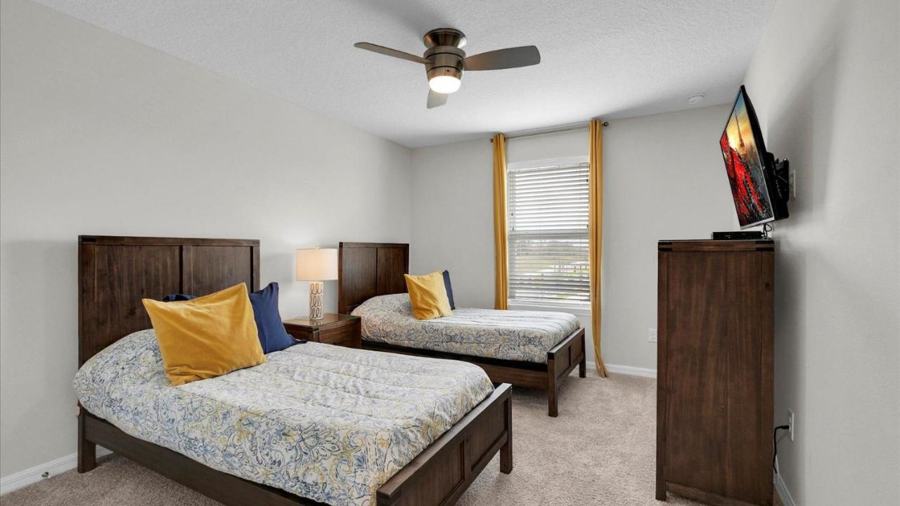 1531 Carey Palm *