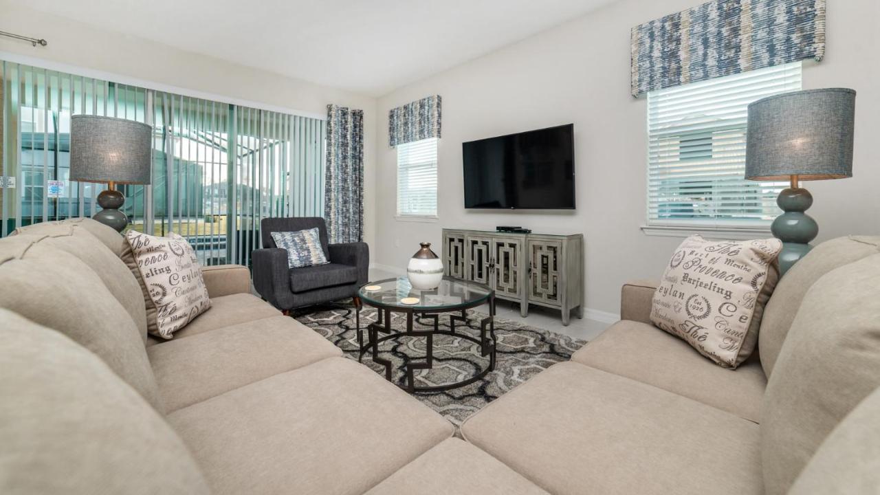 9038 Pelican Cove