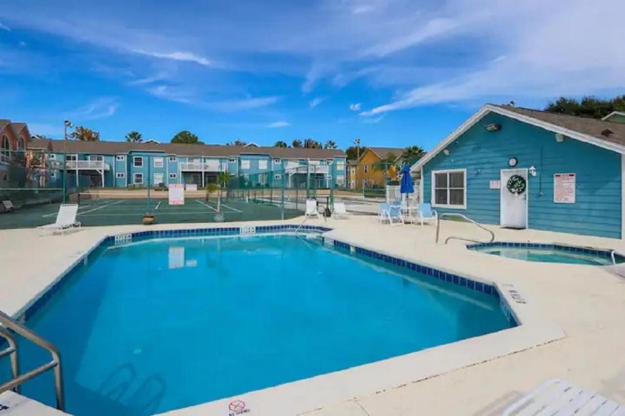 Apartment At Island Club