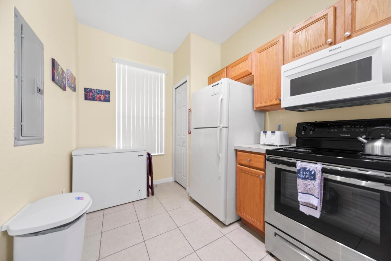 3br Townhouse, Pool & Hot Tub , Near Disney, Game Holiday home *