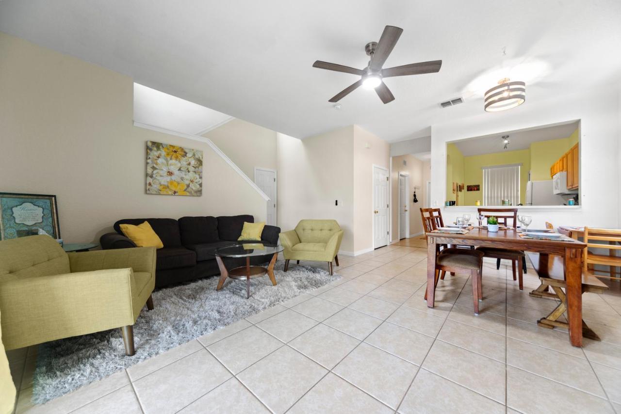 3br Townhouse, Pool & Hot Tub , Near Disney, Game Holiday home *